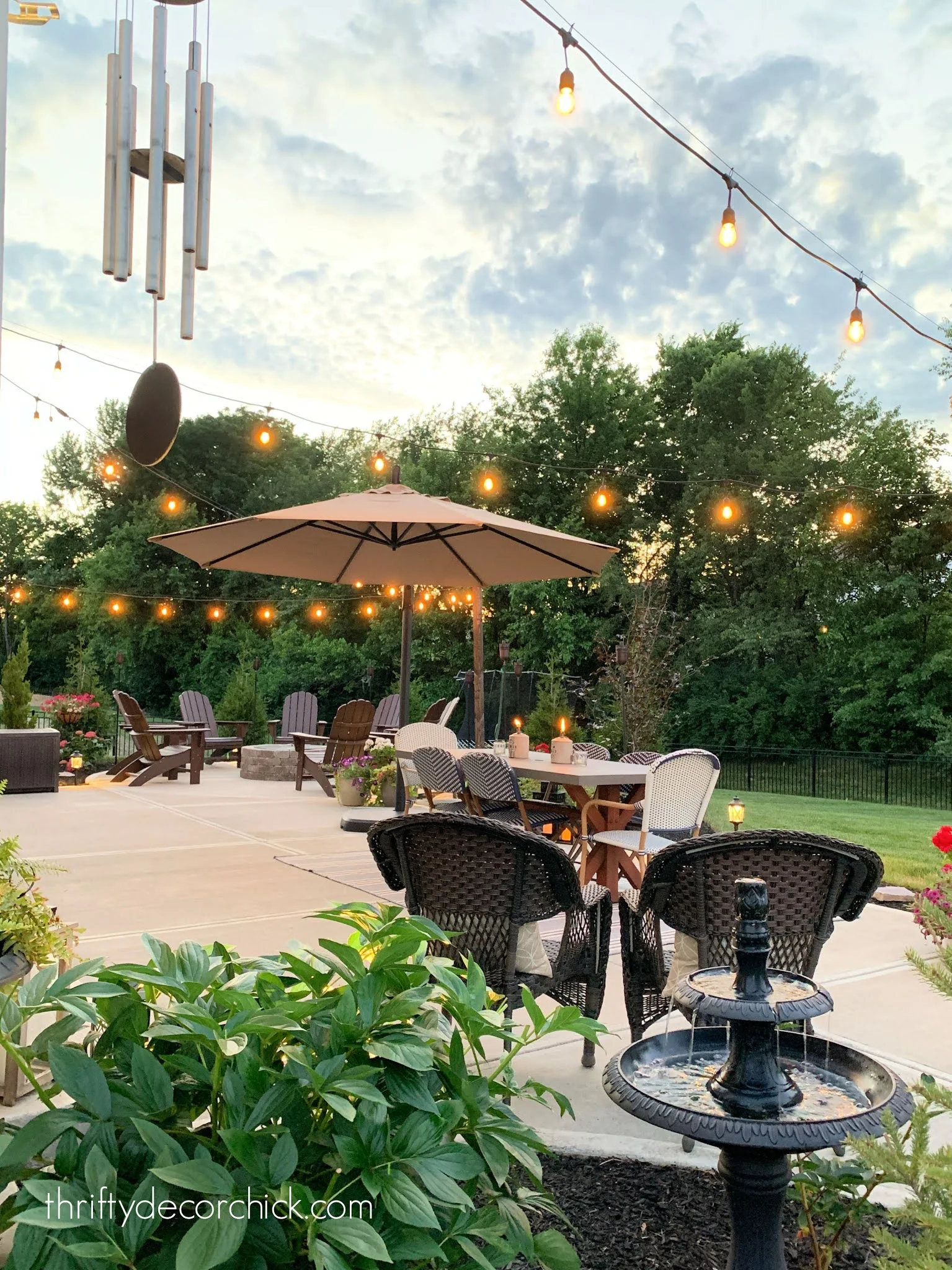 zig zag lights over patio